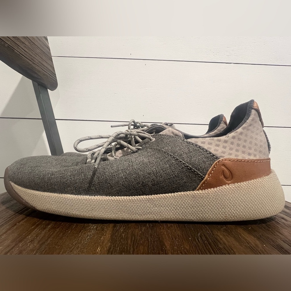 OluKai Men's Gray and Tan Boat Shoes